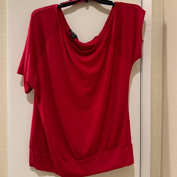 ♦️Red Off The Shoulder Top♦️ - Picture 1 of 4